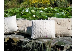 Hand crochet pure wool cushion. Welsh Poppy. 