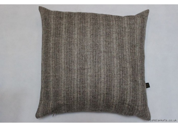 Jacobs wool. Undyed striped cushions CZ21 Jacobs wool. Undyed striped cushions CZ21