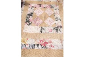 Childs quilt C1900 with embroidered signatures Q20 Childs quilt C1900 with embroidered signatures Q20