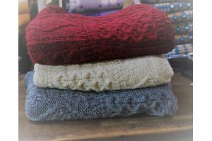 Knitted throws in pure British wool. T12