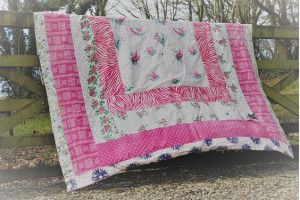 Pretty Pink Chintz Vintage Quilt Q02